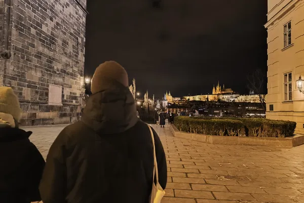Noční procházka s výhledem na Pražský hrad